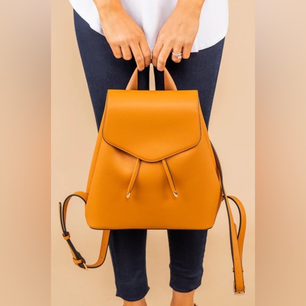 🧡🧡Tan Brown Backpack🧡🧡 - Picture 2 of 3